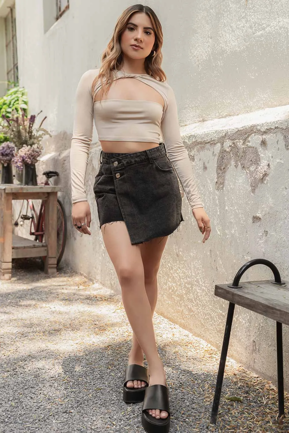 Falda short corto asimétrico de denim
