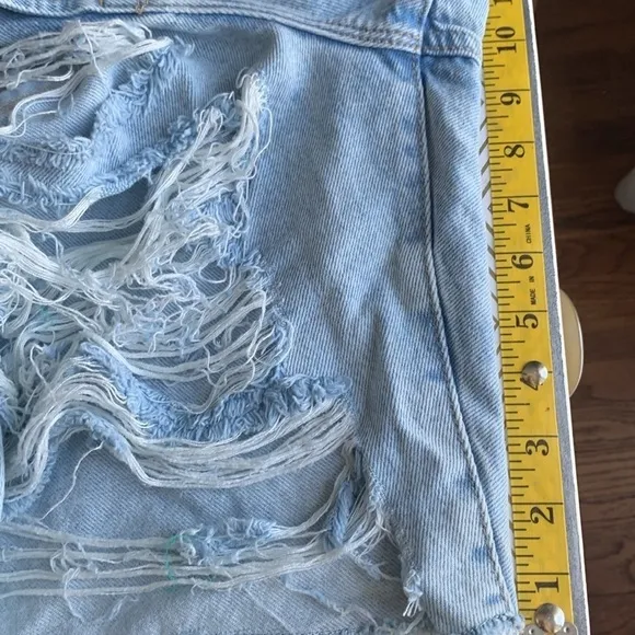 Good American Denim Light Wash Shorts Size 15