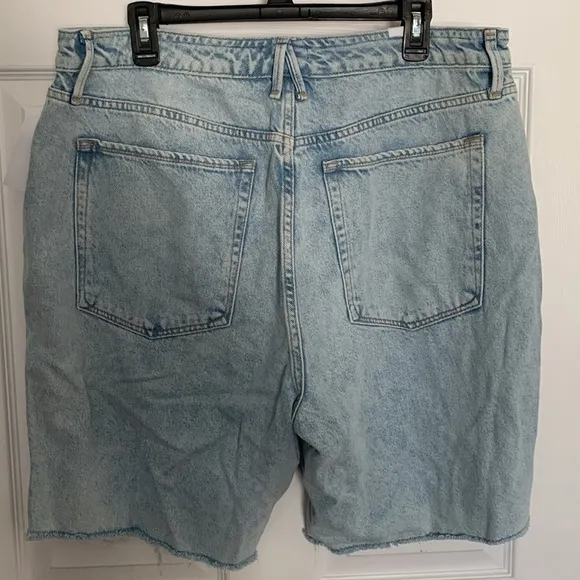 Good American Denim Light Wash Shorts Size 15