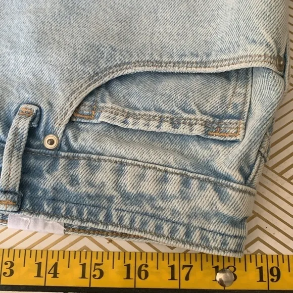 Good American Denim Light Wash Shorts Size 15