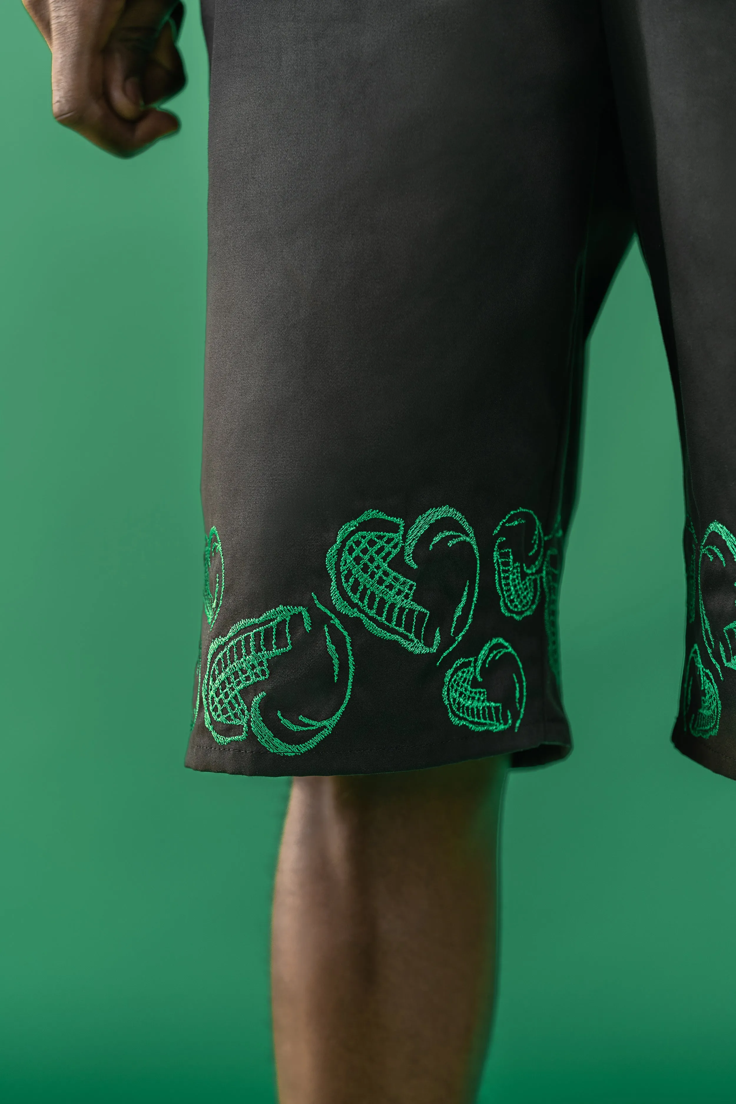 HEART EMBROIDERED SHORTS