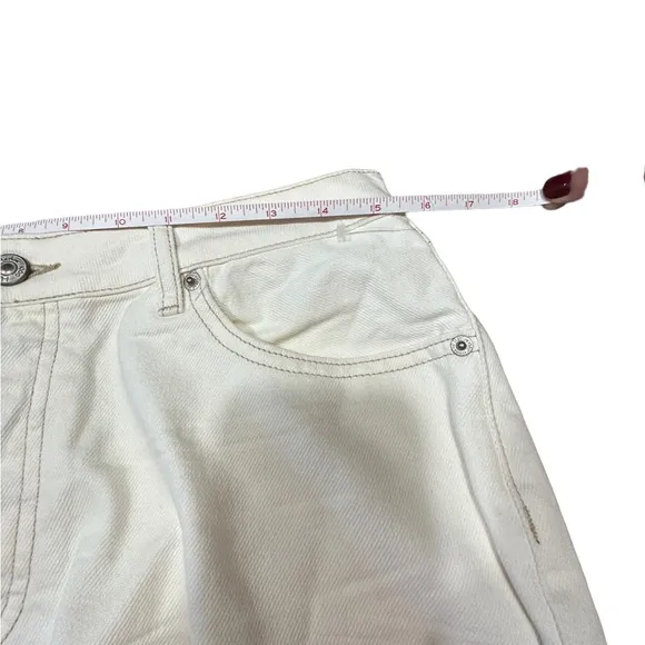 House of Harlow Cream High Rise Mom Short