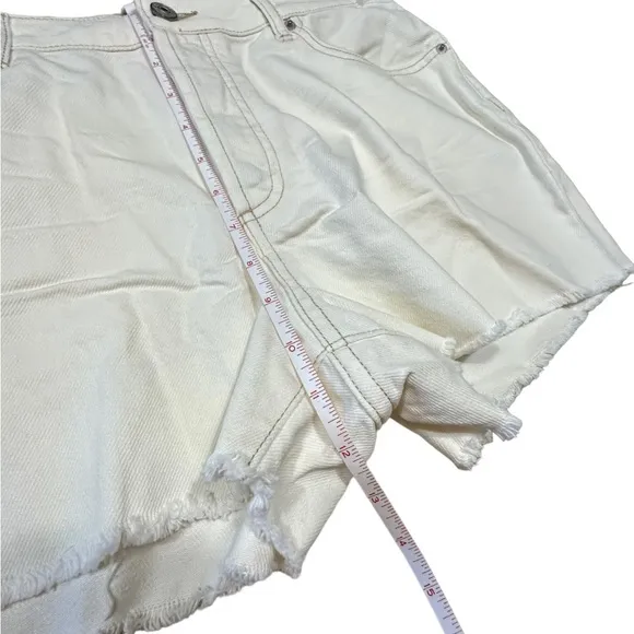 House of Harlow Cream High Rise Mom Short