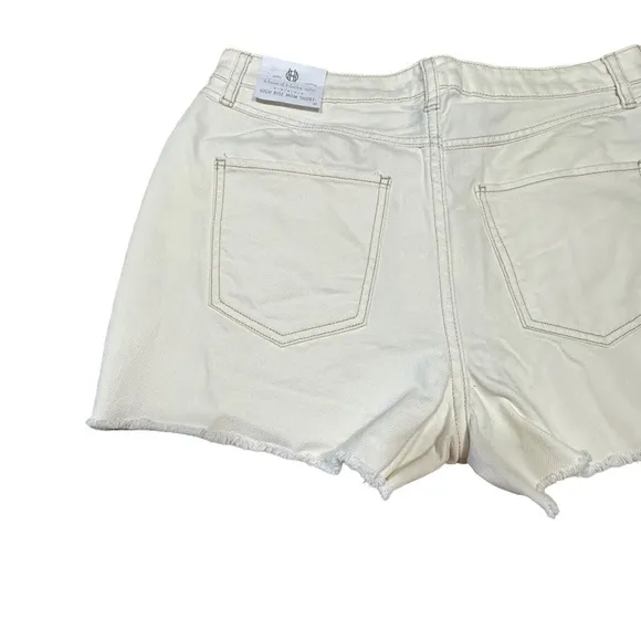 House of Harlow Cream High Rise Mom Short