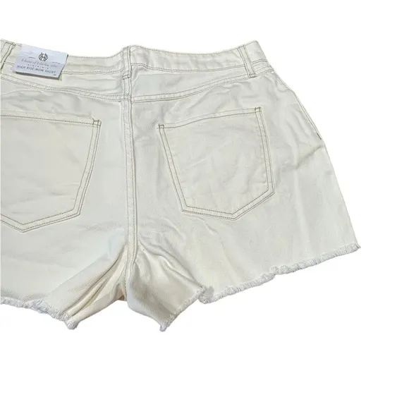 House of Harlow Cream High Rise Mom Short