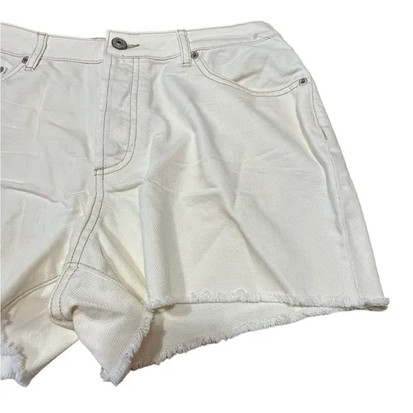 House of Harlow Cream High Rise Mom Short