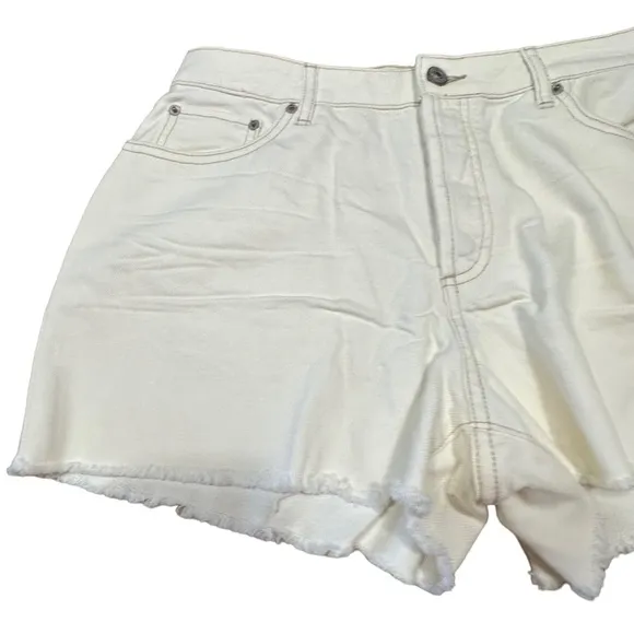 House of Harlow Cream High Rise Mom Short