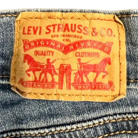 Levi’s Blue Jean Shorts Medium Wash Women’s Size 31.