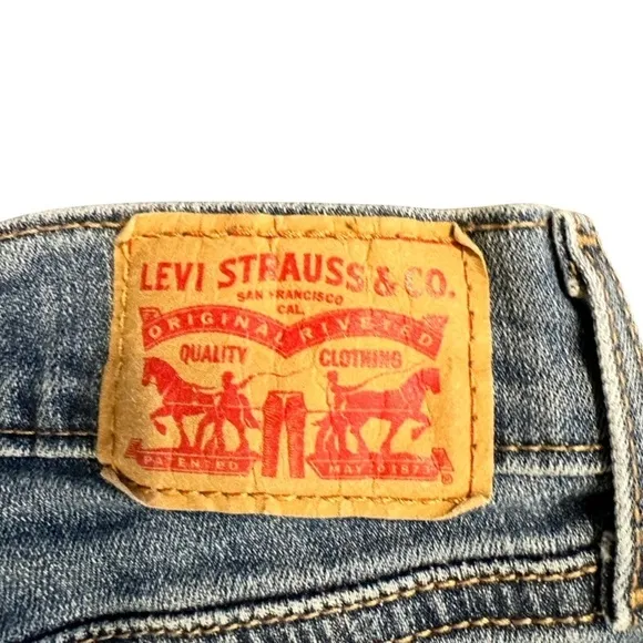 Levi’s Blue Jean Shorts Medium Wash Women’s Size 31.