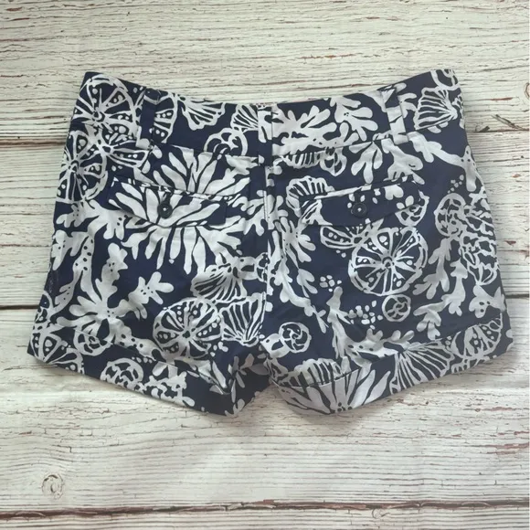 Lilly Pulitzer Barclay Shorts in Under the Sea Shells Navy/White Sz 0