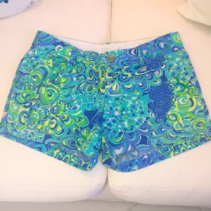 Lilly Pulitzer women’s Callahan size 4 excellent condition.