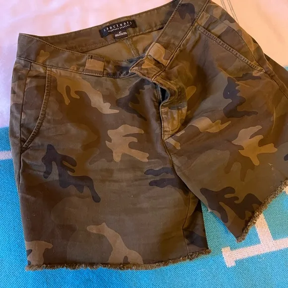 Sanctuary Daybreak Short NWOT SZ 27