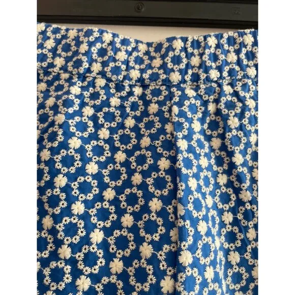 Skies Are Blue Embroidered Women’s Shorts size L NWT 100% Cotton